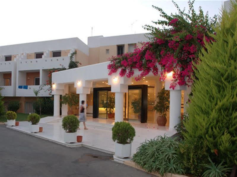 Oasis Beach Hotel - Adults Only アニサラス エクステリア 写真