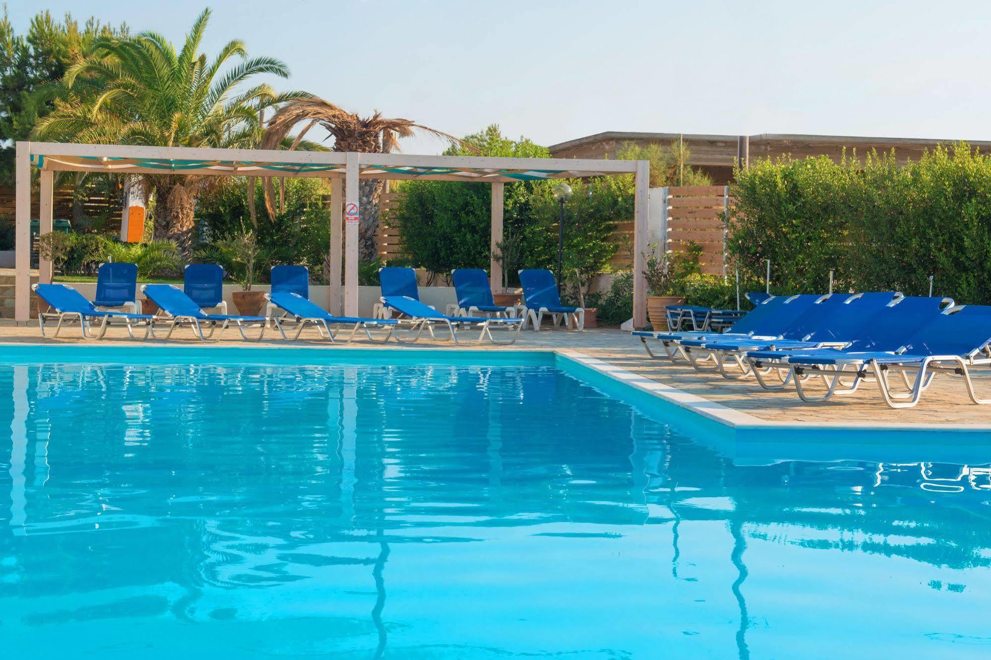Oasis Beach Hotel - Adults Only アニサラス エクステリア 写真