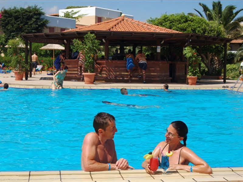 Oasis Beach Hotel - Adults Only アニサラス エクステリア 写真