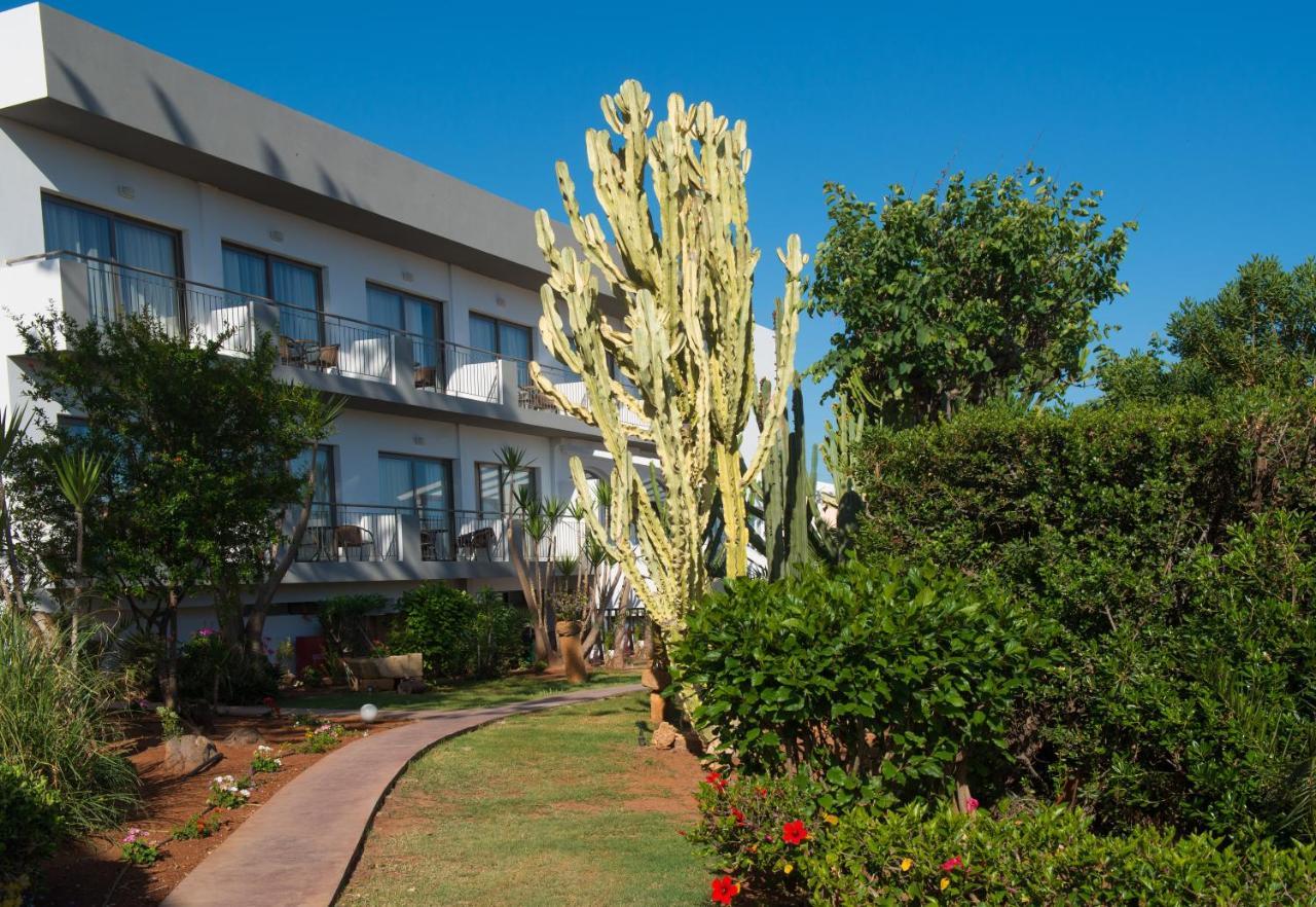 Oasis Beach Hotel - Adults Only アニサラス エクステリア 写真